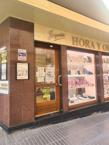 Fachada de Joyería Hora y Oro, en la calle Alejandre de Alcañiz